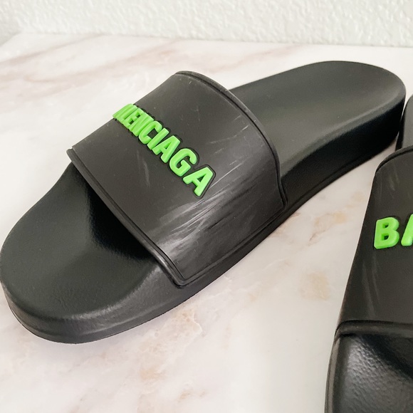 BALENCIAGA || Women’s Pool Slides In Black/Fluo Green - Picture 6 of 14